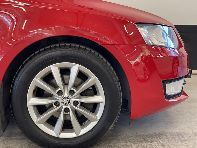 Bild 5 av Škoda Octavia Kombi Skoda 1.6 TDI 105hk Drag Värmare Sensorer Bluetooth