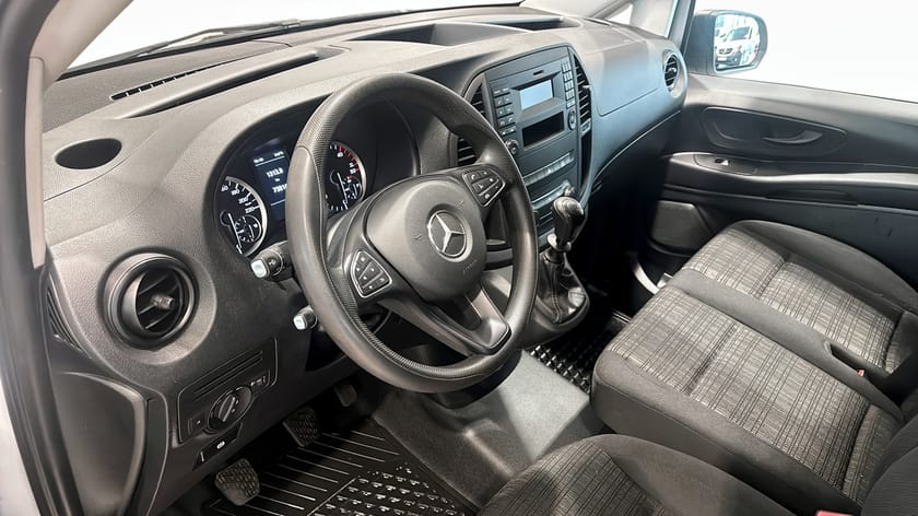 Bild 4 av Mercedes-Benz Vito 111 CDI 2.8t Lång / Låga mil / V-hjul