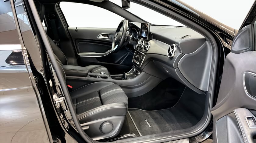 Bild 3 av Mercedes-Benz GLA 200 Nyservad | Navi | Kamera | 156hk