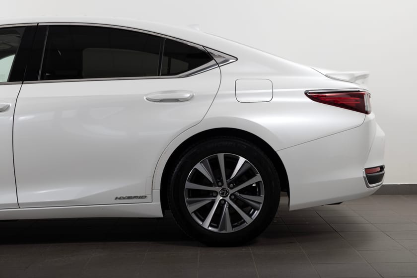 Bild 5 av Lexus ES 300h 2.5 E-CVT 218hk Moms/Glastak/Läder/Elstolar/Bkamera