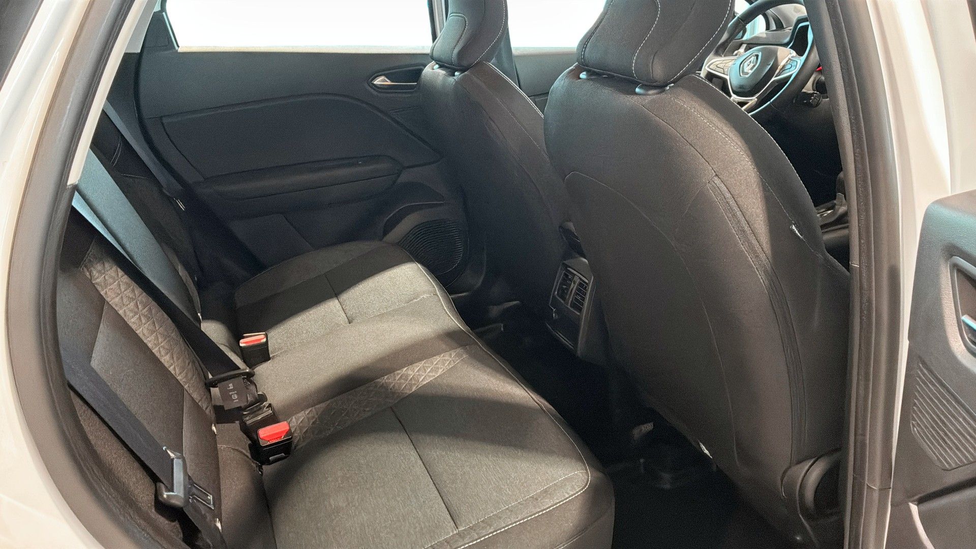 Renault Captur Equilibre 140HK MHEV Aut 2024, bild 5/9