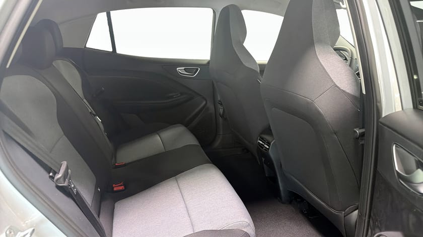 Bild 5 av MG 4 EV Urban PREMIUM 54KWH (BLACK) - COSMIC SILVER