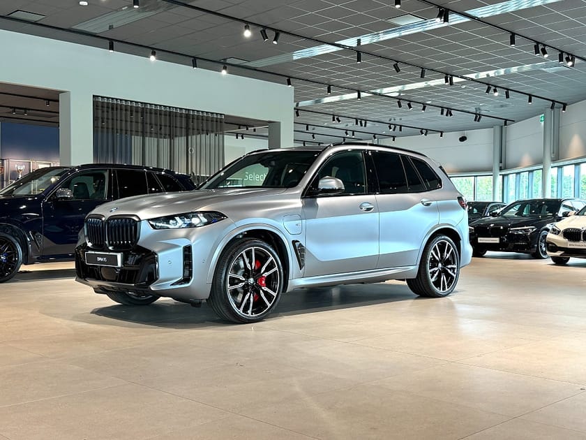 Bild 1 av BMW X5 xDrive50e M Sport Pro D/A Pro Sky Lounge Drag Massage