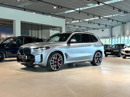 BMW X5 xDrive50e M Sport Pro D/A Pro Sky Lounge Drag Massage