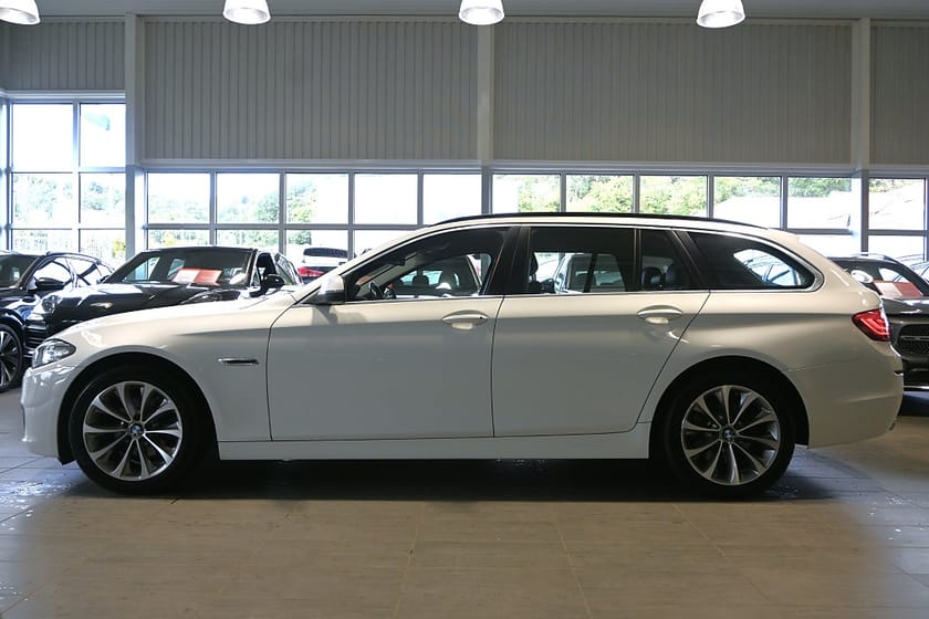 Bild 2 av BMW 520d xDrive Touring Sportpaket Navi Drag Läder HiFi
