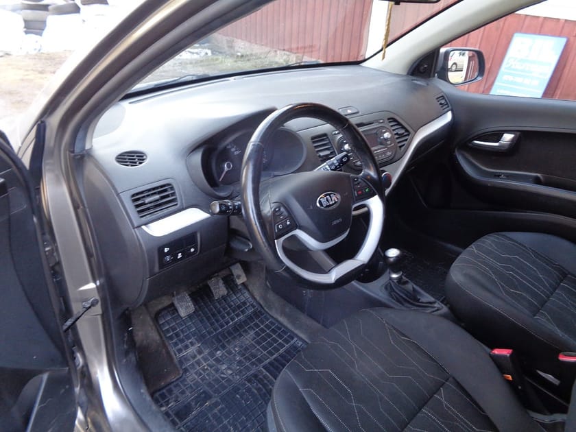 Bild 2 av Kia Picanto Special Edition NYRENOV. AC/ÅRSSK 360:-/FINANS/INBYTE