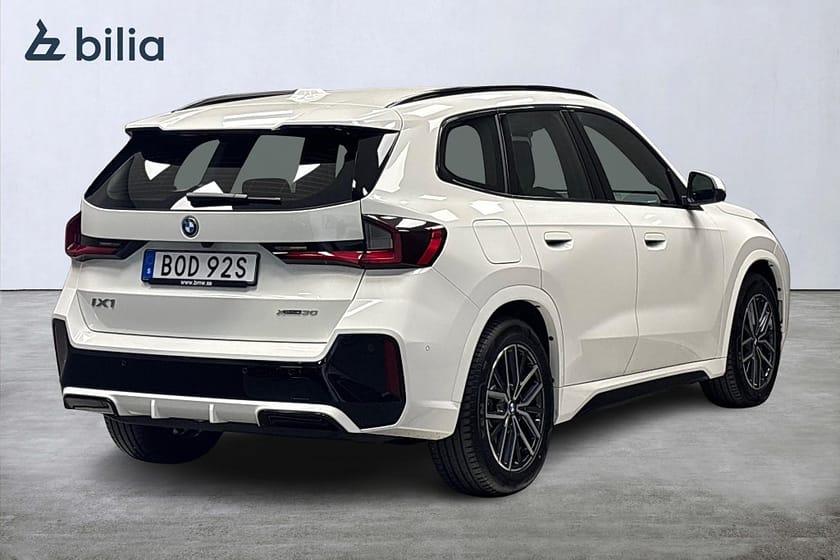 Bild 3 av BMW iX1 xDrive30 M Sport Business Edition Head-Up-Display