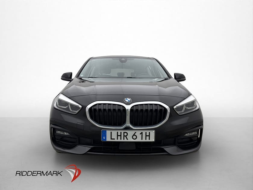 Bild 2 av BMW 118i 118 136hk Sport line CarPlay Navi Rattvärme Keyless