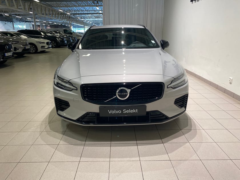Bild 2 av Volvo V60 T6 Plus Dark Edition