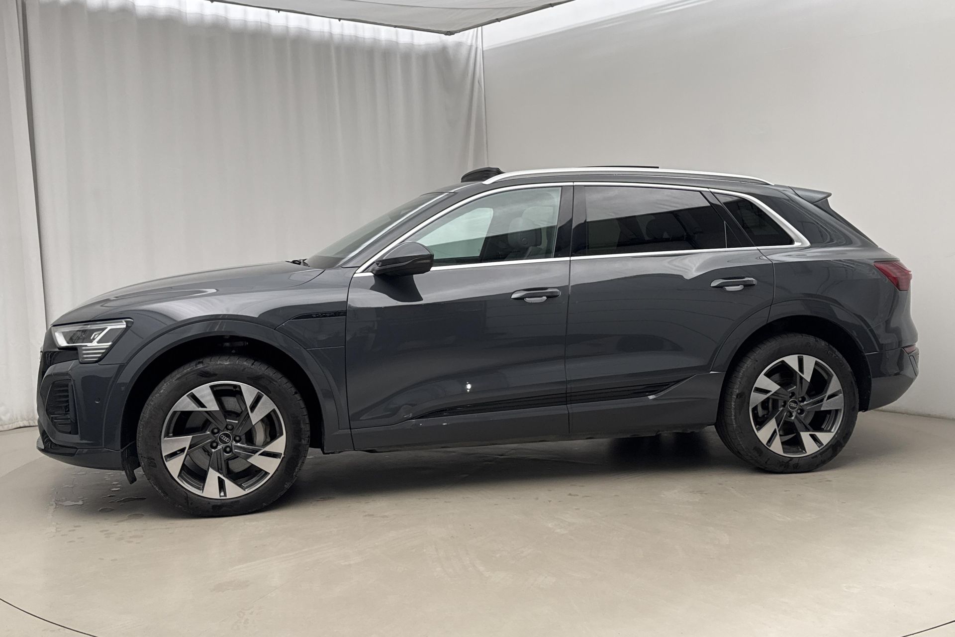 Audi Q8 e-tron Q8 55 e-tron quattro 2024, photo 2/10