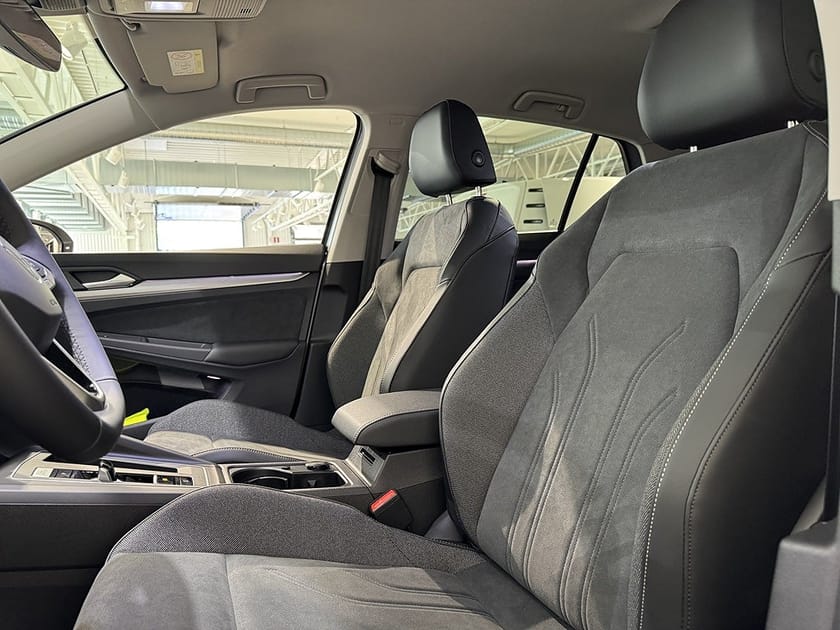 Bild 3 av Volkswagen Golf Life 1,5 eTSI 150 HK DSG7