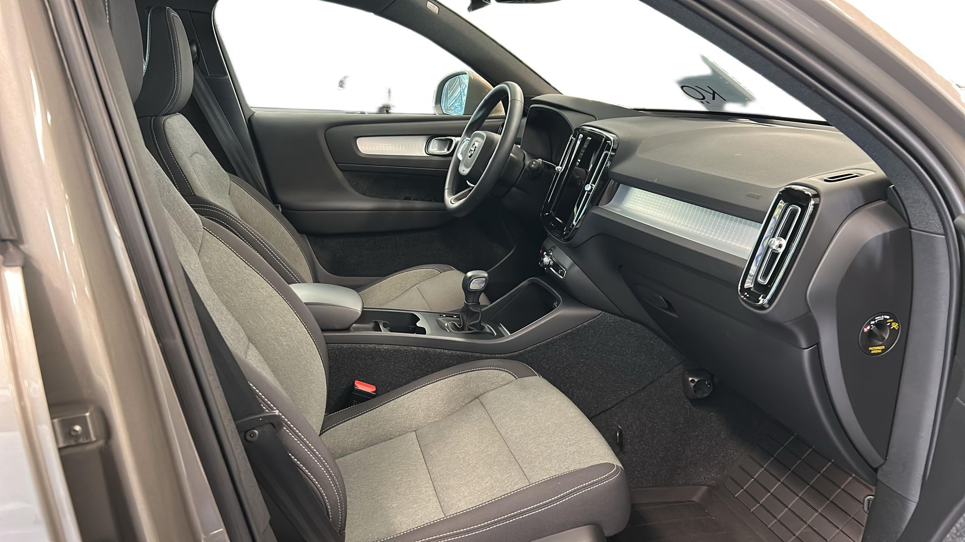 Volvo XC40 T2 FWD Momentum Advanced 2022, kuva 5/10