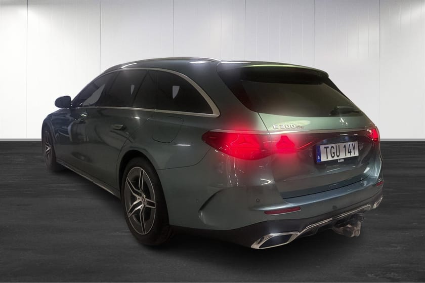 Bild 3 av Mercedes-Benz E 300 de 4MATIC T AMG/Burmester/Drag/MOMS