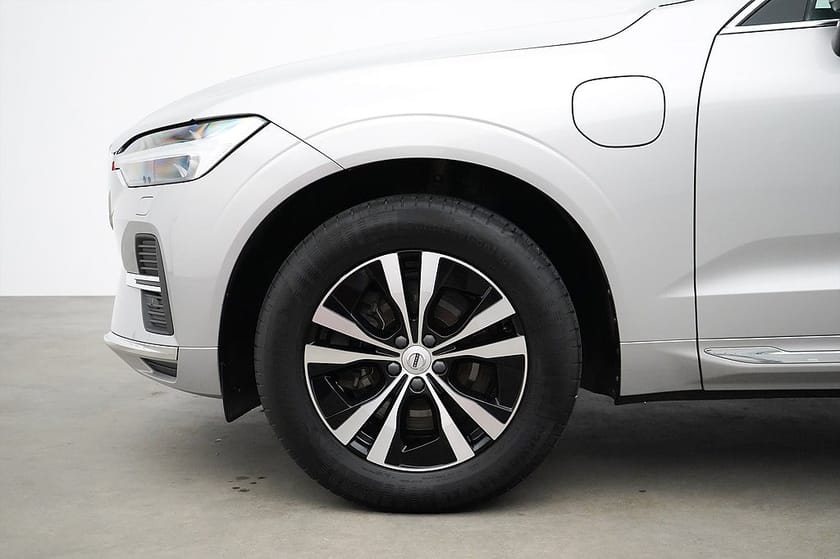 Bild 2 av Volvo XC60 T6 Recharge AWD / 350hk / Core / Pano / Värmare