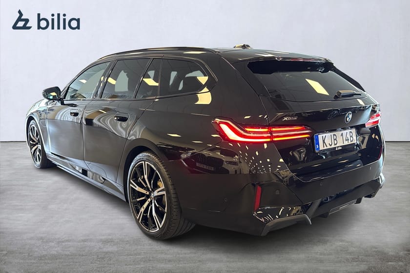 Bild 2 av BMW 530e xDrive Touring M Sport / B&W / 360 / Drag / Adaptiv / Rattvärme