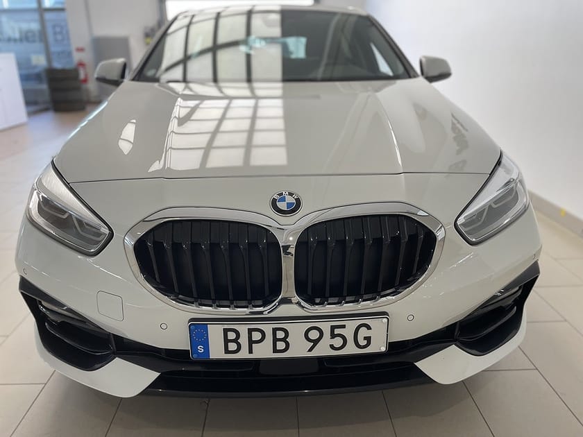 Bild 2 av BMW 118i 118 136HK Sport Line I Bkamera/Rattvärme/Vinterhjul