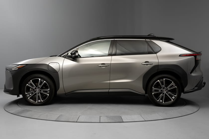 Bilde 2 av Toyota bZ4X AWD Executive Bitone