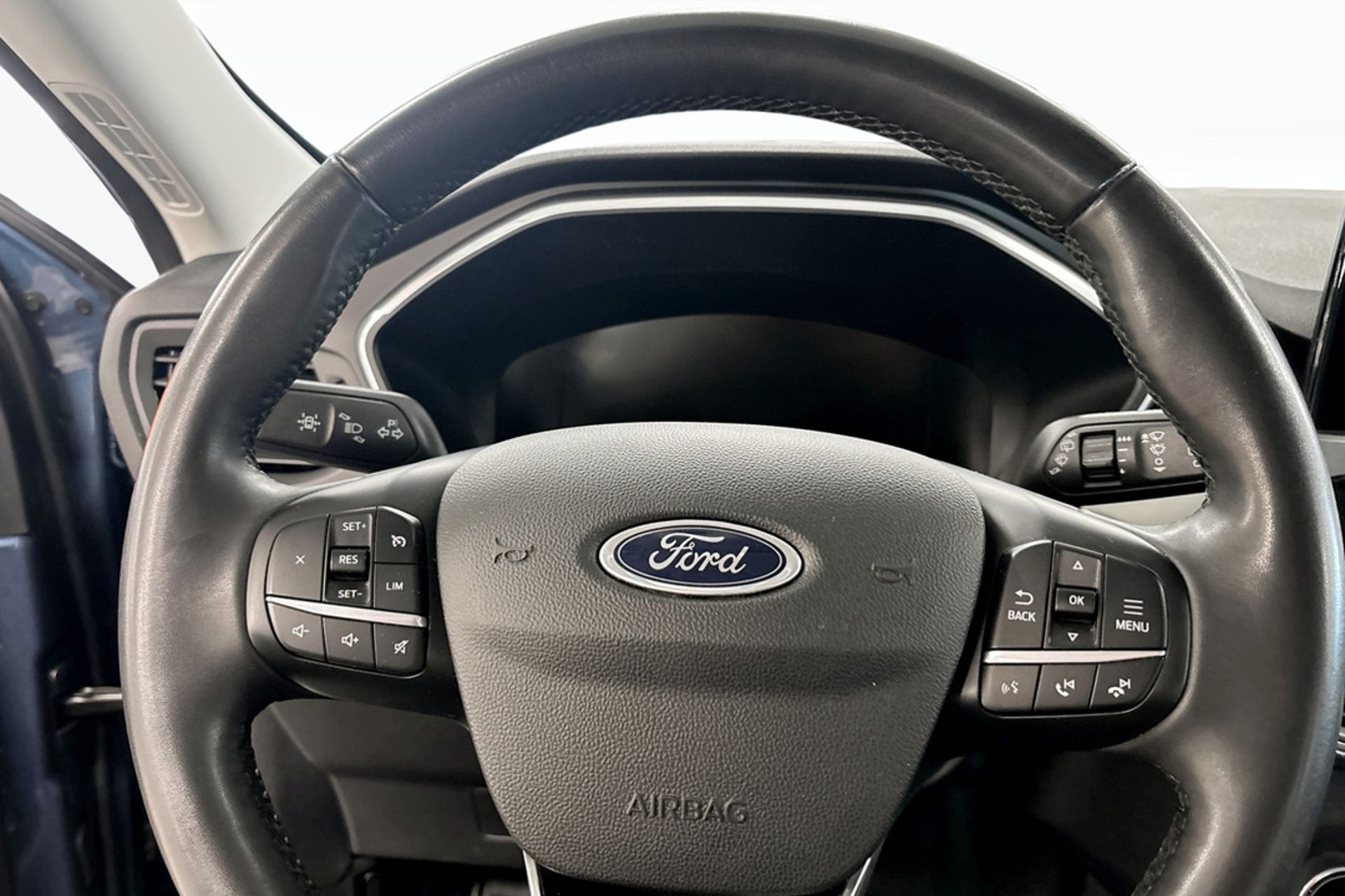 Ford Kuga Plug-In Hybrid 2023, bild 7/9