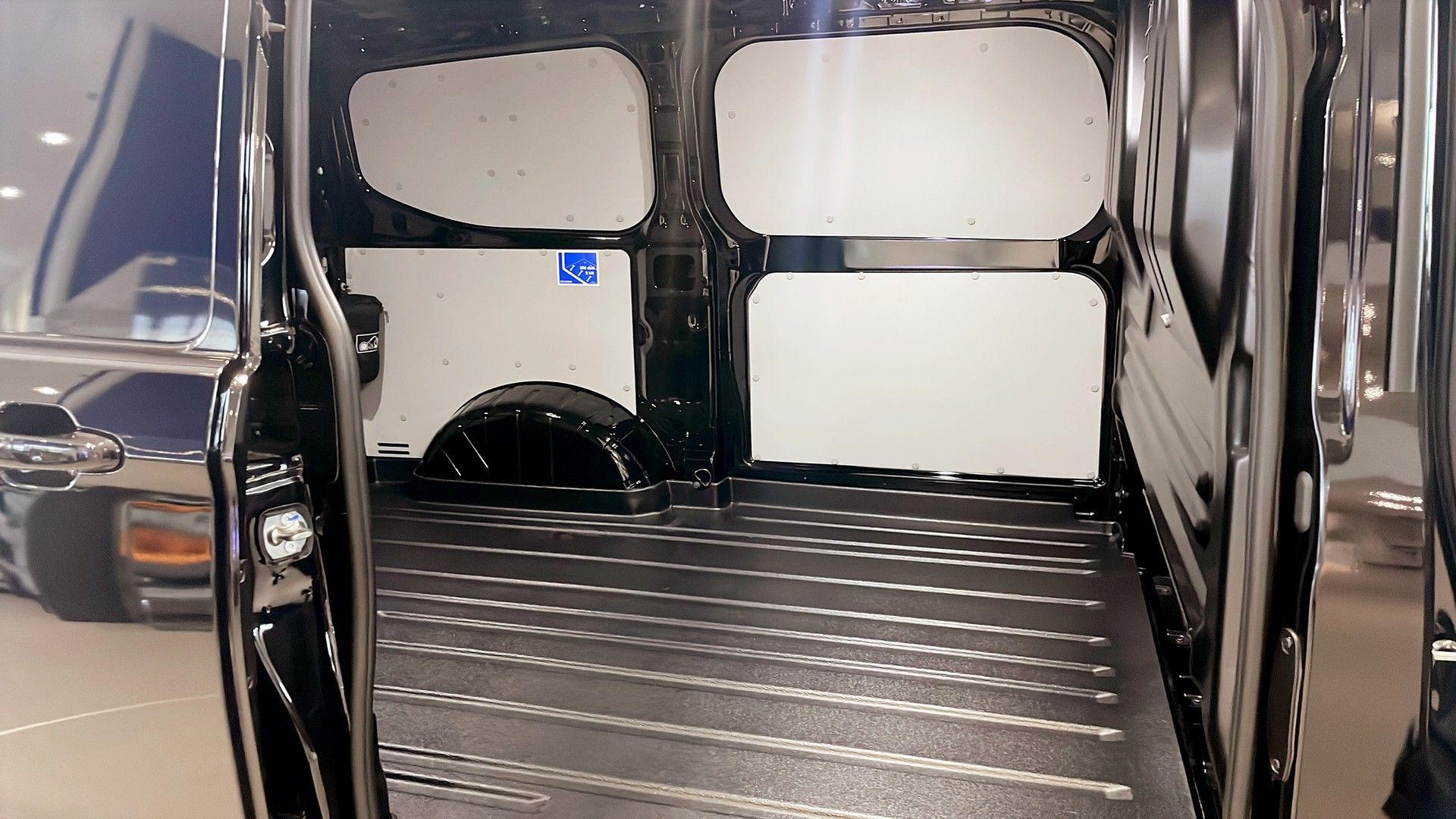 Ford E-Custom SPORTS VAN 2026, bild 5/18