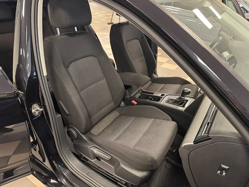 Bild 2 av Volkswagen Passat Sportscombi 2.0 TDI B-kamera Dieselv. Drag Led Navi