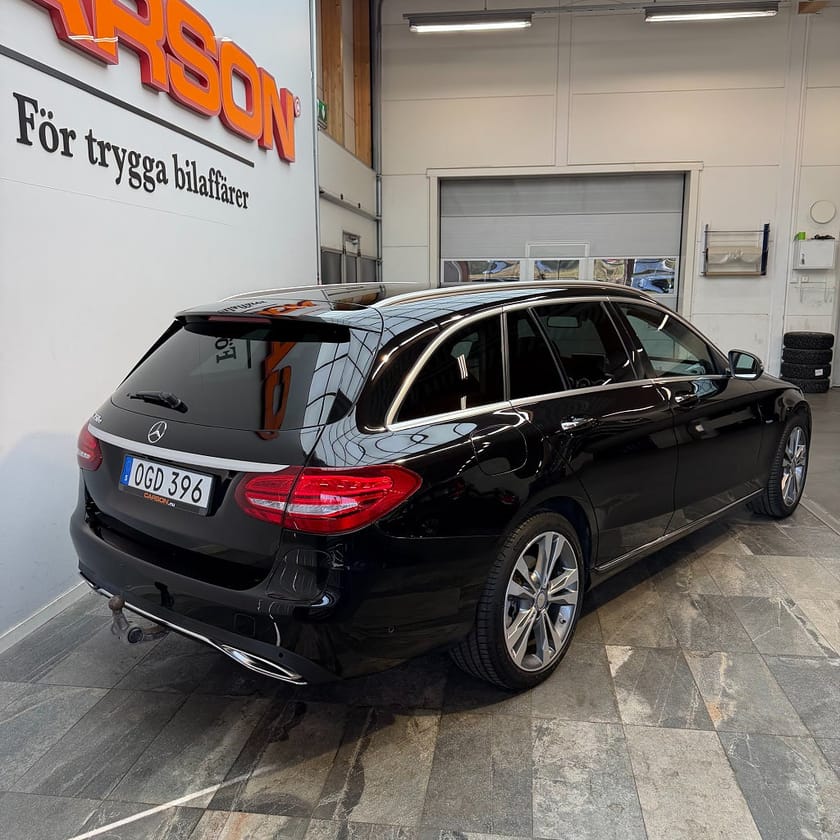 Bild 4 av Mercedes-Benz C 350 T e *HÖSTREA*350 Aut Burmester Luftfjädring Drag ACC
