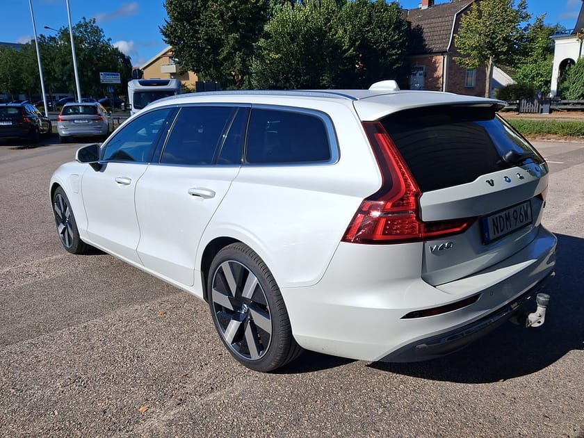 Bild 2 av Volvo V60 T6 Core Bright plug in AWD 350HK 4x4