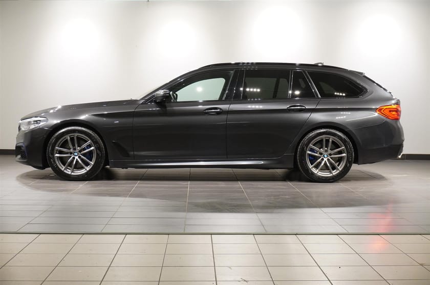 Bild 2 av BMW 530d xDrive Touring M Sport Innovation Panorama Drag H K DAP