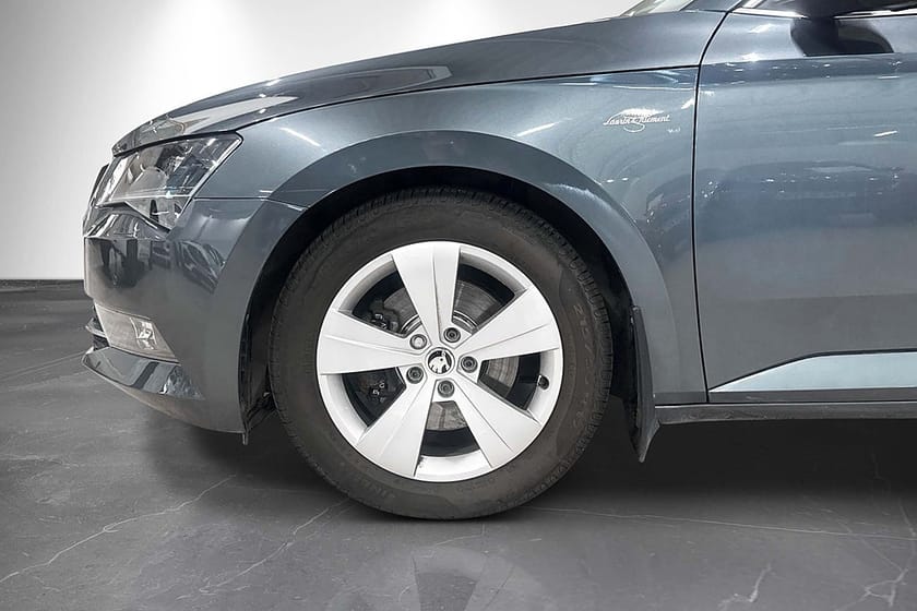 Bild 2 av Škoda Superb Kombi Skoda 2.0 TDI 4x4 SCR Business L&K Canton Drag Navi