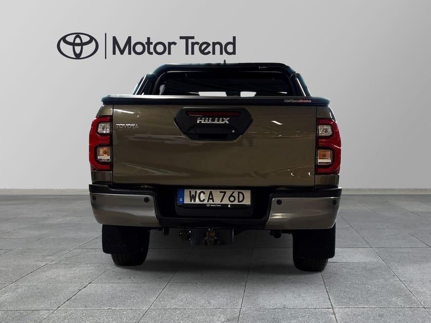 Bild 4 av Toyota Hilux Dubbelhytt 2.8 MHEV 4WD Invincible Flaklock Vhjul