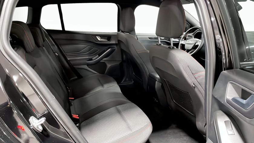 Bild 5 av Ford Focus Kombi ST-Line 1.0T EcoBoost 125hk Automat Dragkrok