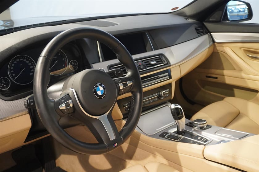 Bild 2 av BMW 530d xDrive Touring M Sport Panorama Läder Navi Värmare En Ägare