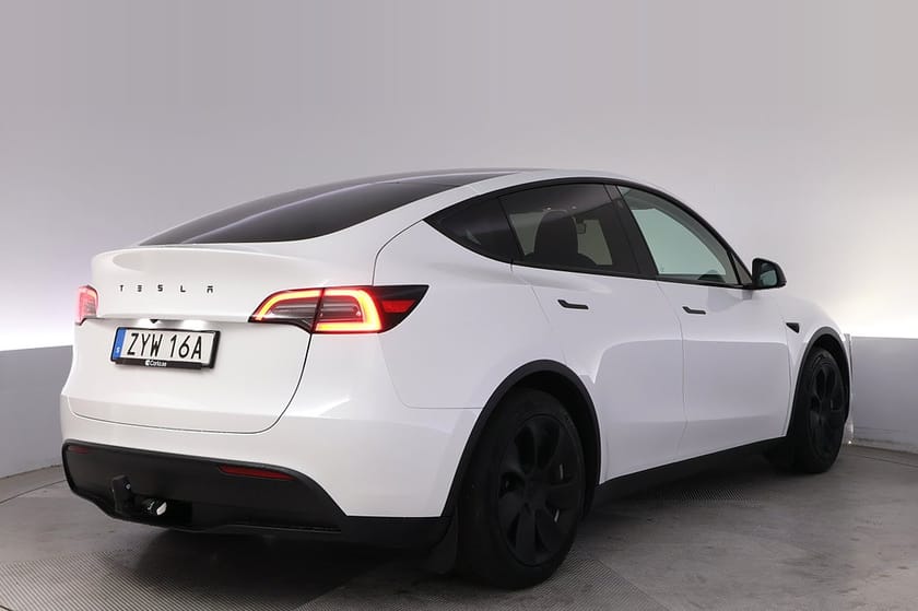 Bild 5 av Tesla Model Y Standard Range RWD Drag Autopilot Panorama