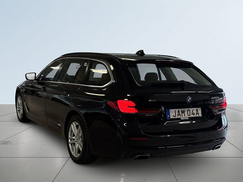 Bild 5 av BMW 530e xDrive Touring MOMS Drag Kamera Rattvärme Navi S&V-däck