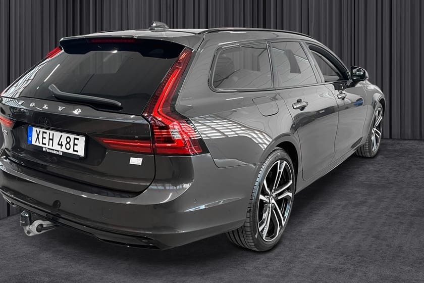 Bild 3 av Volvo V90 Recharge T8 Ultimate Dark *DRAG/360-KAMERA/H&K/SKINN*