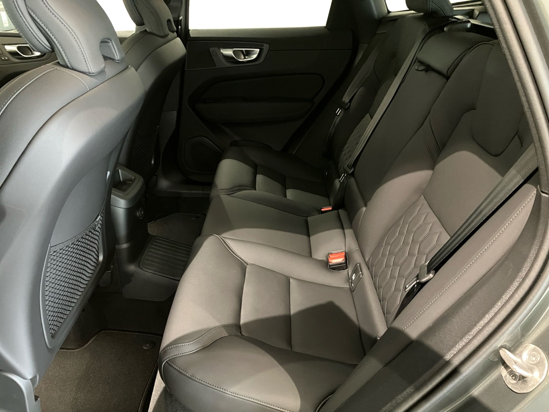 Volvo XC60 T6 Plug-In Hybrid AWD 2027, bild 6/10
