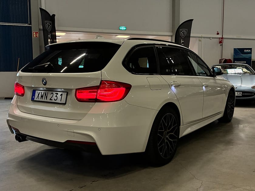 Bild 3 av BMW 330i xDrive Touring 252Hk Steptronic M Sport | Drag | V-hjul