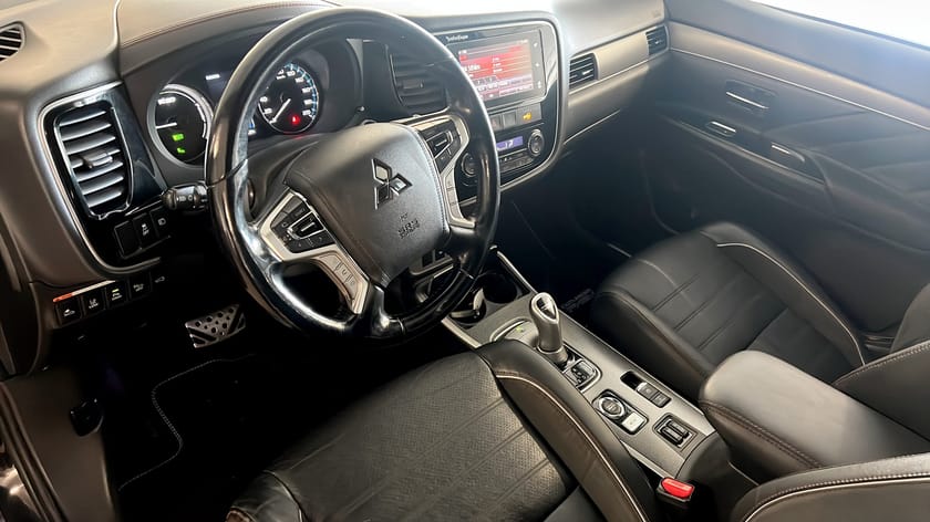 Bild 4 av Mitsubishi Outlander PHEV P-hev 4WDTaklucka Skinn Drag