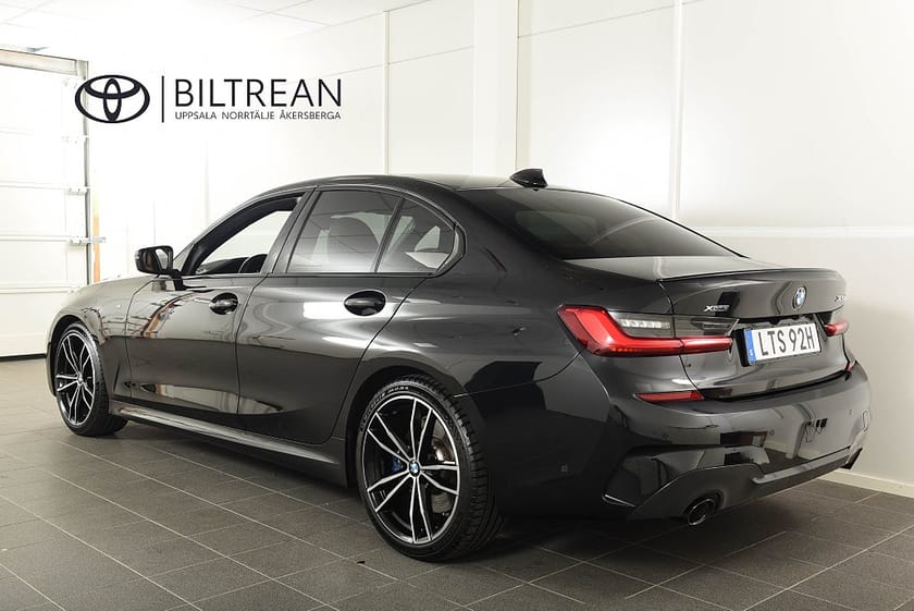 Bild 2 av BMW 320d xDrive Sedan M Sport Skinn Taklucka H/K 360°kamera HUD