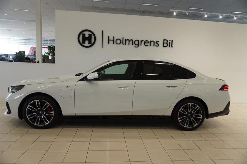 Bild 3 av BMW 550e xDrive Sedan M-Sport Pro Comfort 490hk