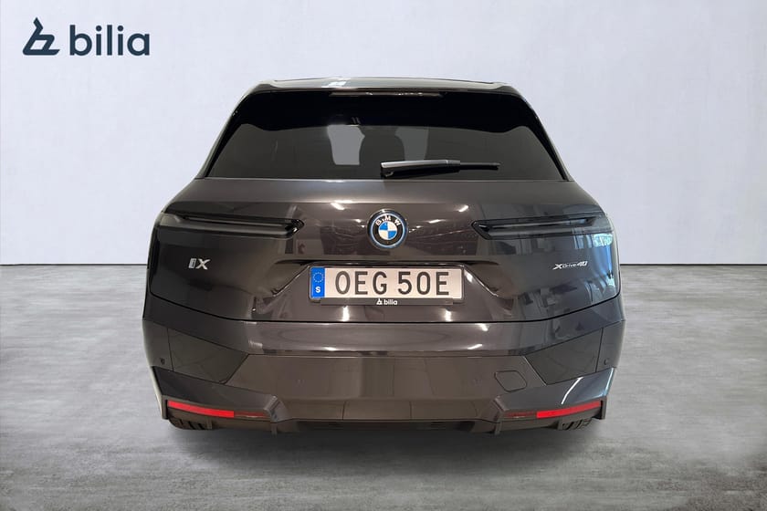 Bild 4 av BMW iX xDrive40 / Pano / H/K / Drag