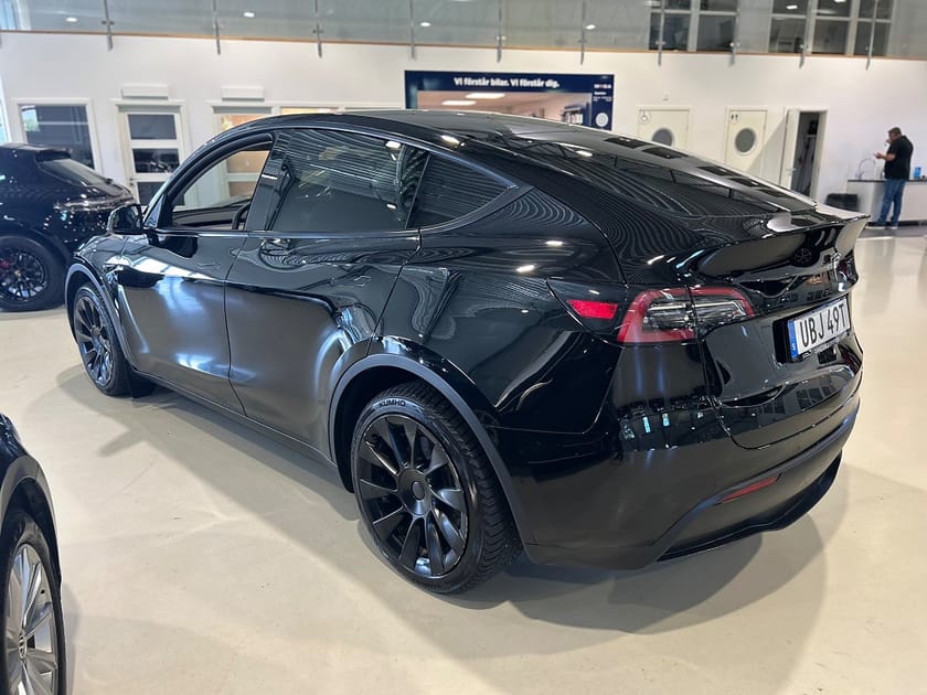 Bild 4 av Tesla Model Y Long Range AWD 514hk / Moms