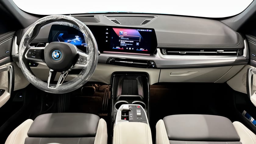 Bild 4 av BMW iX1 xDrive30 Innovation M Sport Business Drag 360°