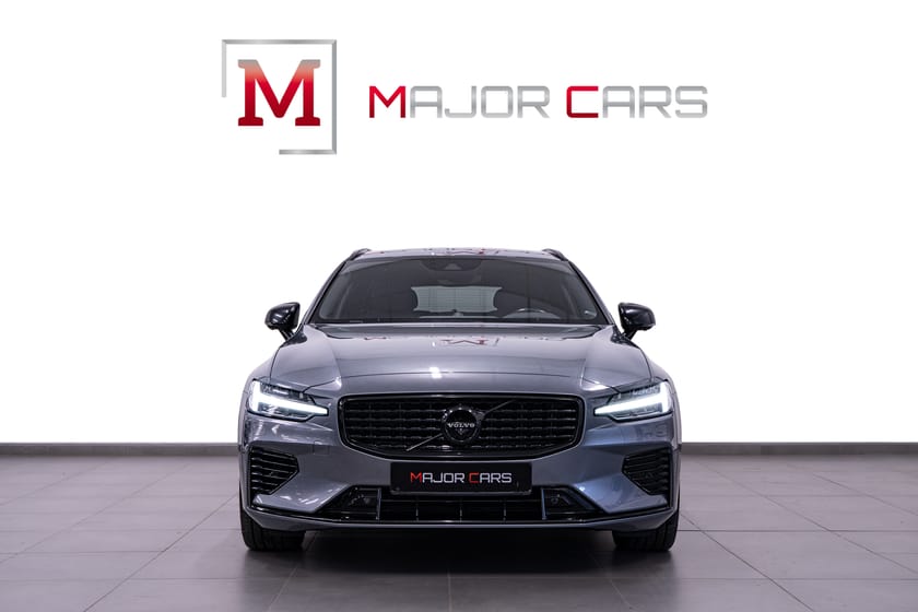 Bild 2 av Volvo V60 T6 TE AWD R-Design B&W 360° HuD Skinn Drag 341hk