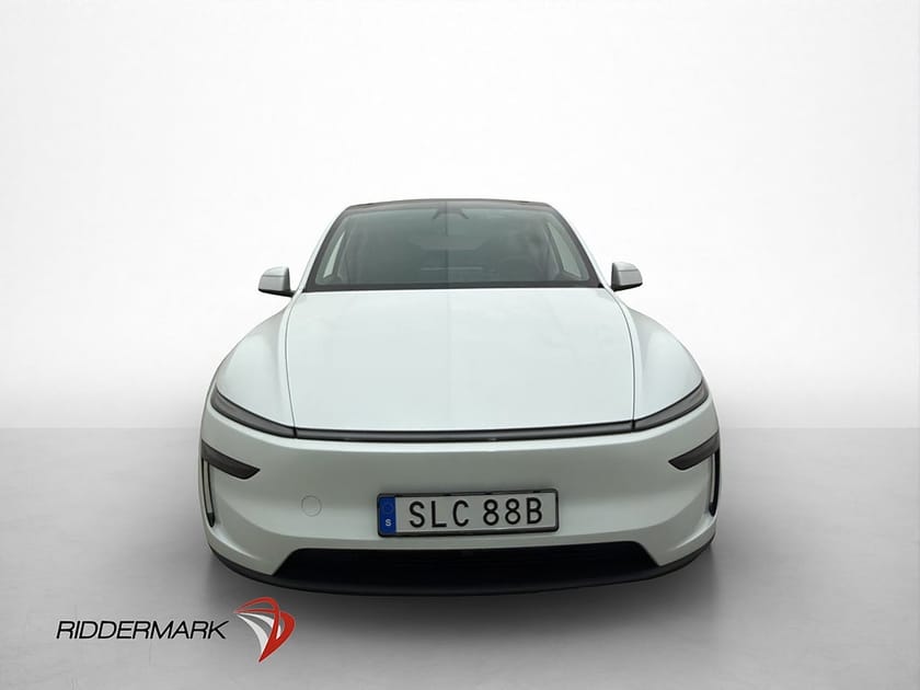 Bild 3 av Tesla Model Y Long Range AWD Drag Värmepump Pano Svensksåld