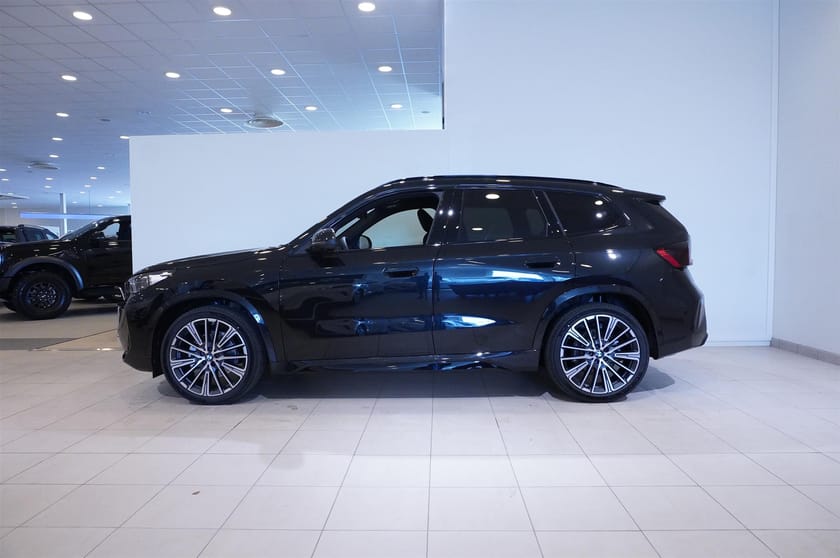 Bild 3 av BMW iX1 eDrive20 Fully Charged Drag Premium H K
