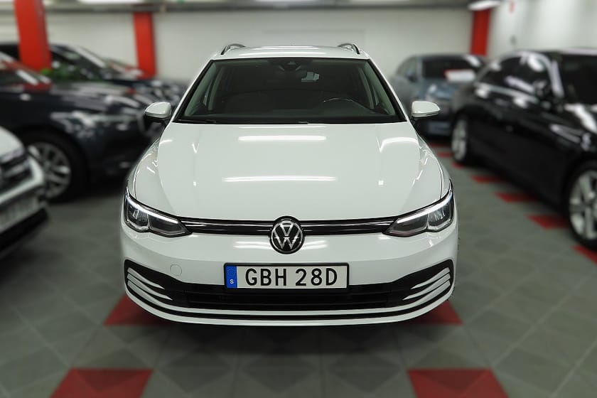 Bild 3 av Volkswagen Golf Sportscombi 1.5 eTSI Kamera Drag Värmare SoV Hjul