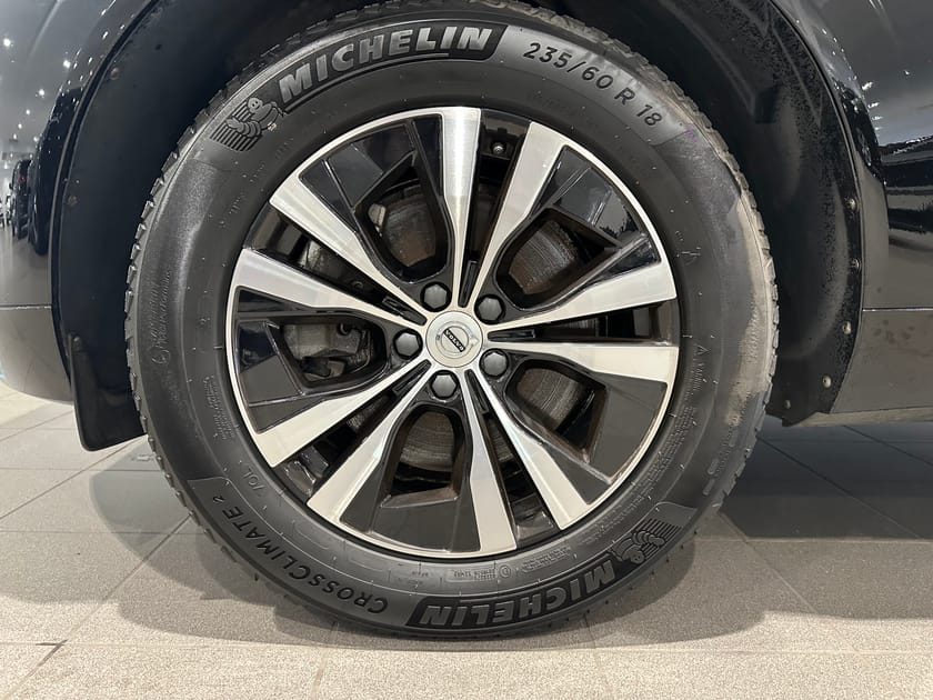Bild 3 av Volvo XC60 Recharge T6 Core Edition/ Panoramatak/ Dragkrok/ Backkamera/
