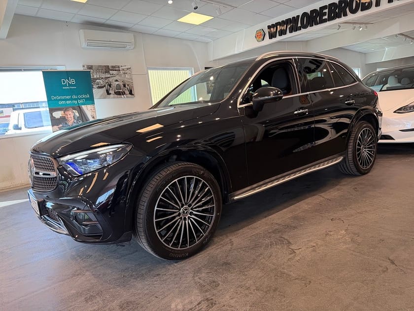 Bild 2 av Mercedes-Benz GLC 300 e 4MATIC AMG HUD Pano Drag Gps Burmester SE SPEC