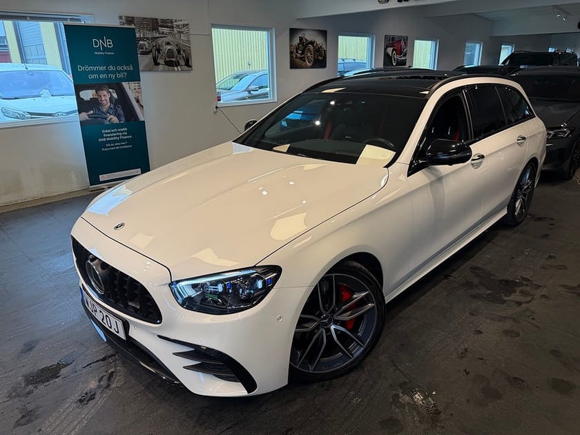 Bild 2 av Mercedes-Benz AMG E 53 T 4MATIC+ Dynamic Plus Kolfiber Massage UNIK