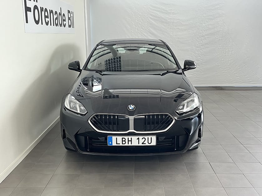 Bild 2 av BMW 120 PRIVATLEASING fr. 3.295 kr/mån Automat 17" Park Assist